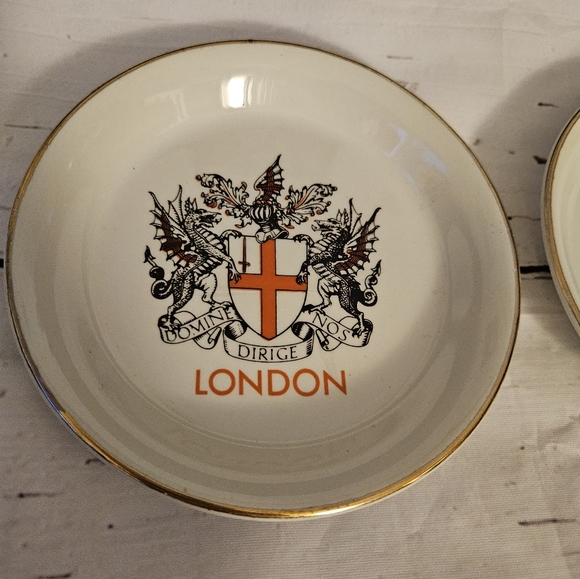 Vintage Set of Two Small London Plates - Picture 4 of 5
